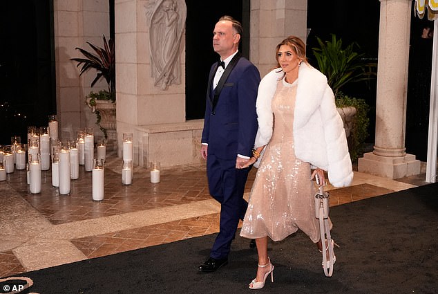 Melania Trump Shines in Silver Gown at Opulent Mar-a-Lago New Year’s Eve Celebration