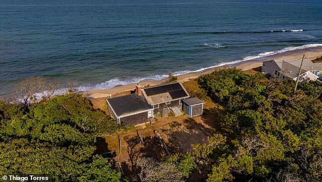Cape Cod Home Sells for $100,000 Below Market Rate, Just 16 Feet from Cliff's Edge at Risk of Collapse