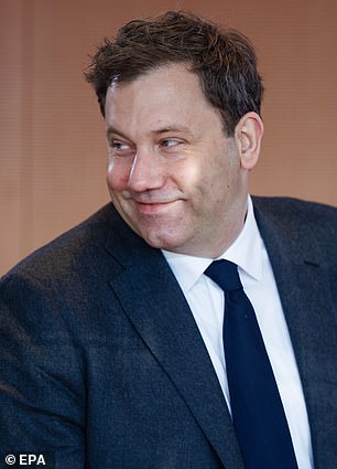 Germany Bolsters Arctic NATO Presence Amid Concerns Over Trump's Greenland Ambitions