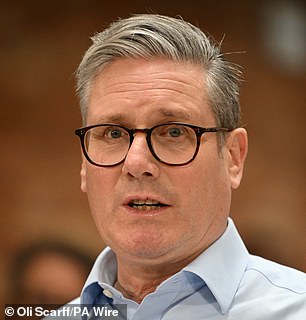 Dutch Anti-Migrant Campaigner Claims UK Revoked Her Electronic Travel Authorisation After Criticizing Immigration Policies and Supporting Tommy Robinson