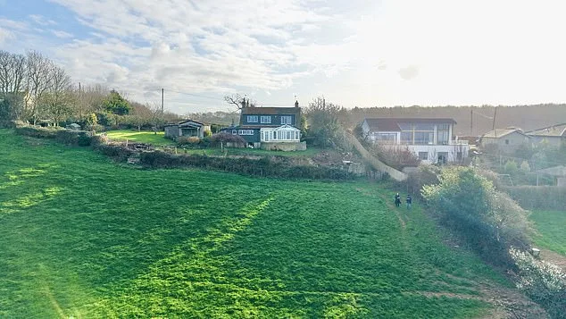 Kelsey Grammer Faces Controversy Over Plans to Transform Historic Portishead Cottage into Mansion