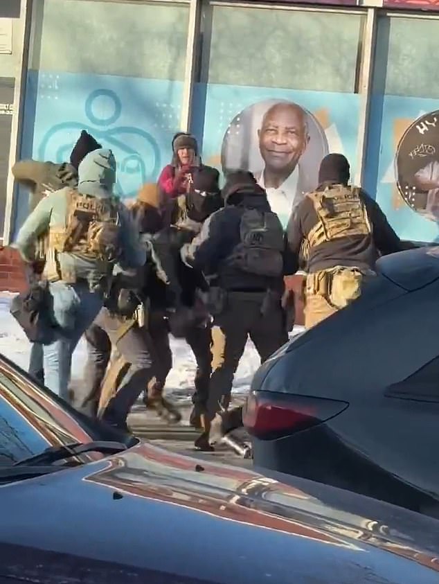 Minneapolis Becomes Battleground in National Debate Over Federal Agents' Role After Border Patrol Shooting