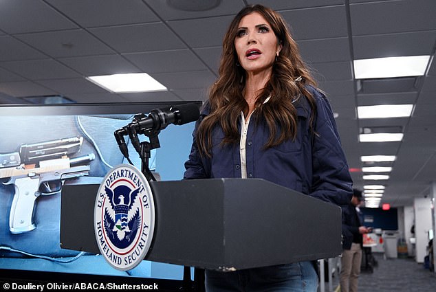 Trump Defends Homeland Security Secretary Amid Controversy Over Immigration Crackdown in Minnesota