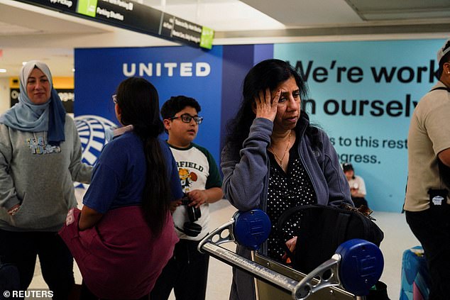 American Airlines Flight Diverted 600 Miles Due to Fuel Leak, Stranding Hundreds on Labor Day Weekend
