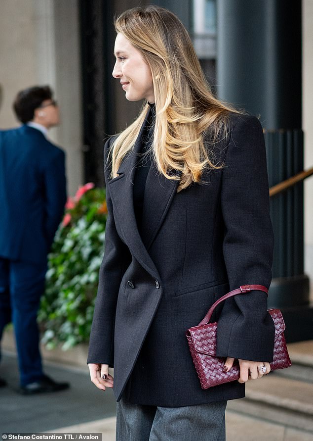 Eve Jobs Attends Milan Fashion Week in Casual Elegance and High-Fashion Ensemble