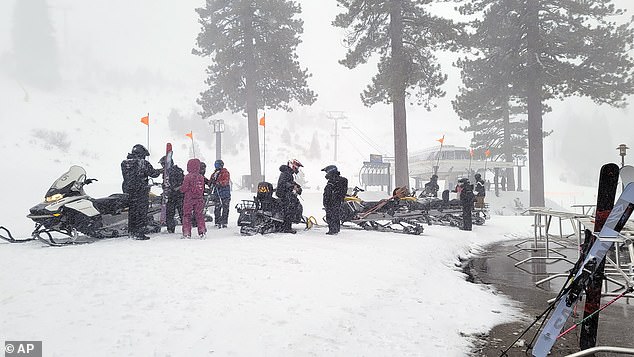 Palisades Tahoe Ski Resort Delays Winter Opening Amid Warm November and Limited Natural Snowfall
