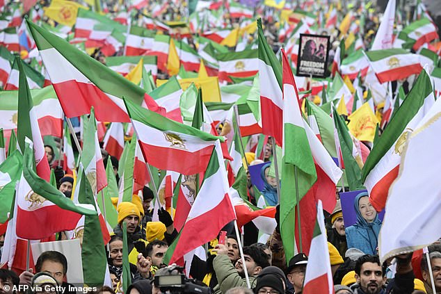 Whistleblower Claims Tulsi Gabbard Suppressed Call Between Trump Aide and Foreign Official on Iran