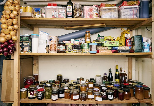 As War Looms, Residents of Sweden's Gotland Stockpile Supplies in Shadow of Russia's Threat