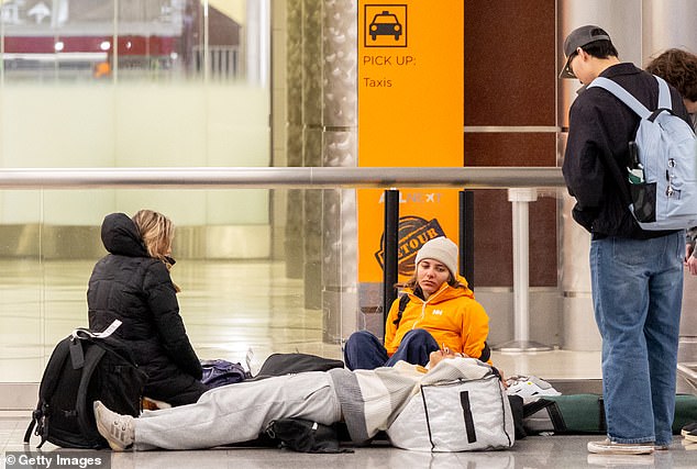 Winter Storm Hernando Disrupts East Coast with Massive Flight Cancellations and Travel Chaos