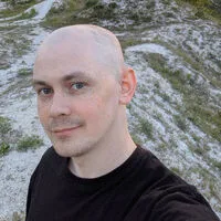 Israel's Air Defense Engages Iranian Rockets Amid Conflicting Reports on Qeshm Island