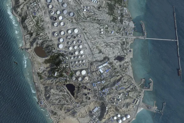 U.S. Accelerates Deployment of Marines and Navy to Middle East Amid Reports of Potential Iranian Island Seizure