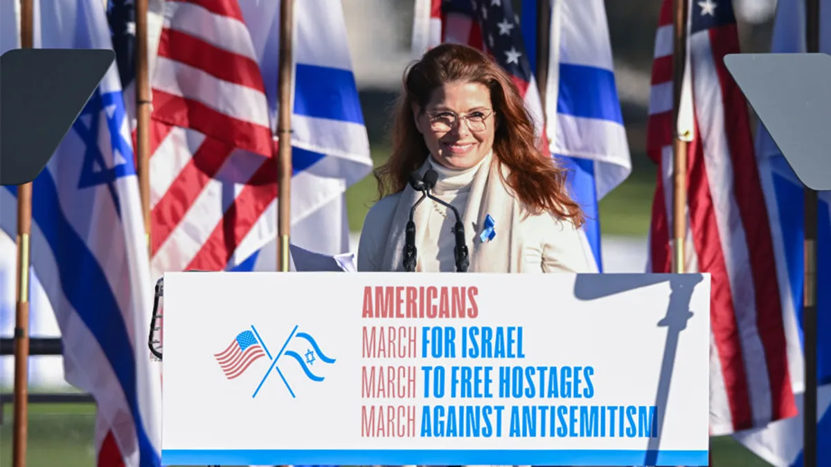 Debra Messing: Overcoming Antisemitism, Overcoming Fear