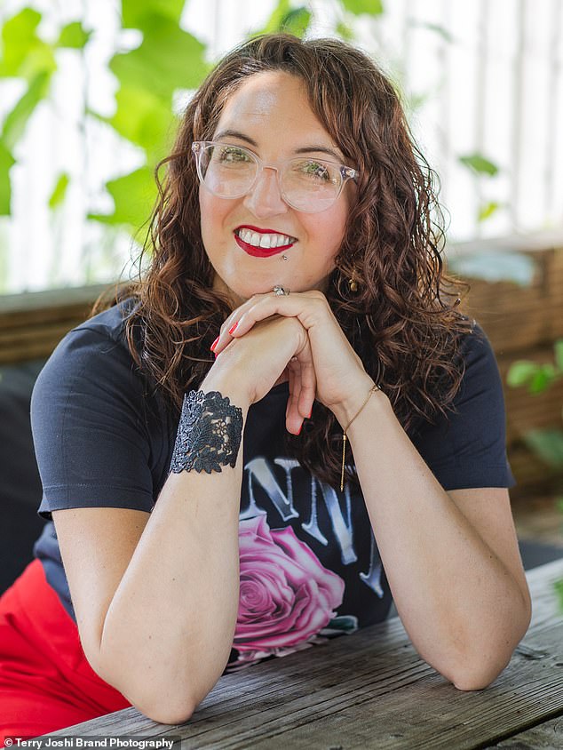 Ex-Forensic Investigator Switches to Gardening to Treat Chronic Insomnia