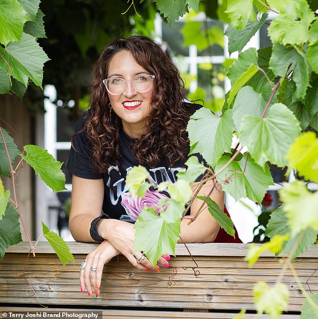Ex-Forensic Investigator Switches to Gardening to Treat Chronic Insomnia