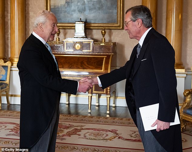 US Ambassador urges Britain to stop apologizing and exploit fossil fuel reserves.