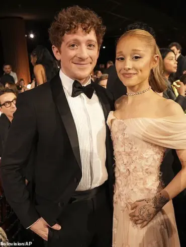 Ethan Slater's Protective Side Shines at SAG Awards