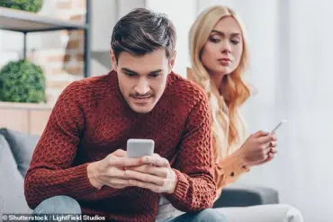 Dating Experts Warn of 'Roaching': The New Trend Sweeping Through Generation Z