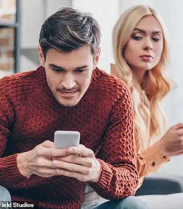 Dating Experts Warn of 'Roaching': The New Trend Sweeping Through Generation Z