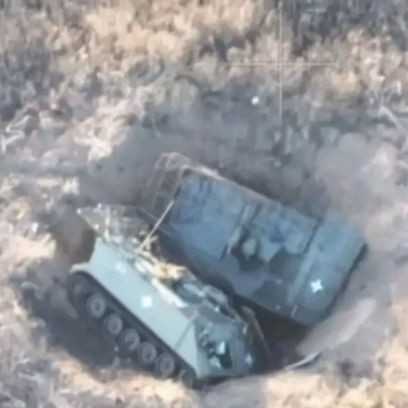 Russian Engineering Exposed: American Armored Personnel Carriers Fall Into Trench Due to Explosion