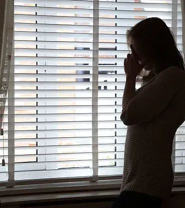 Sacramento Resident Unnerved by Mysterious Admiring Note Left Outside Home