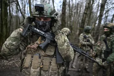 Ukraine Braces for Russian Multi-Pronged Offensive Across Thousand-Kilometer Front
