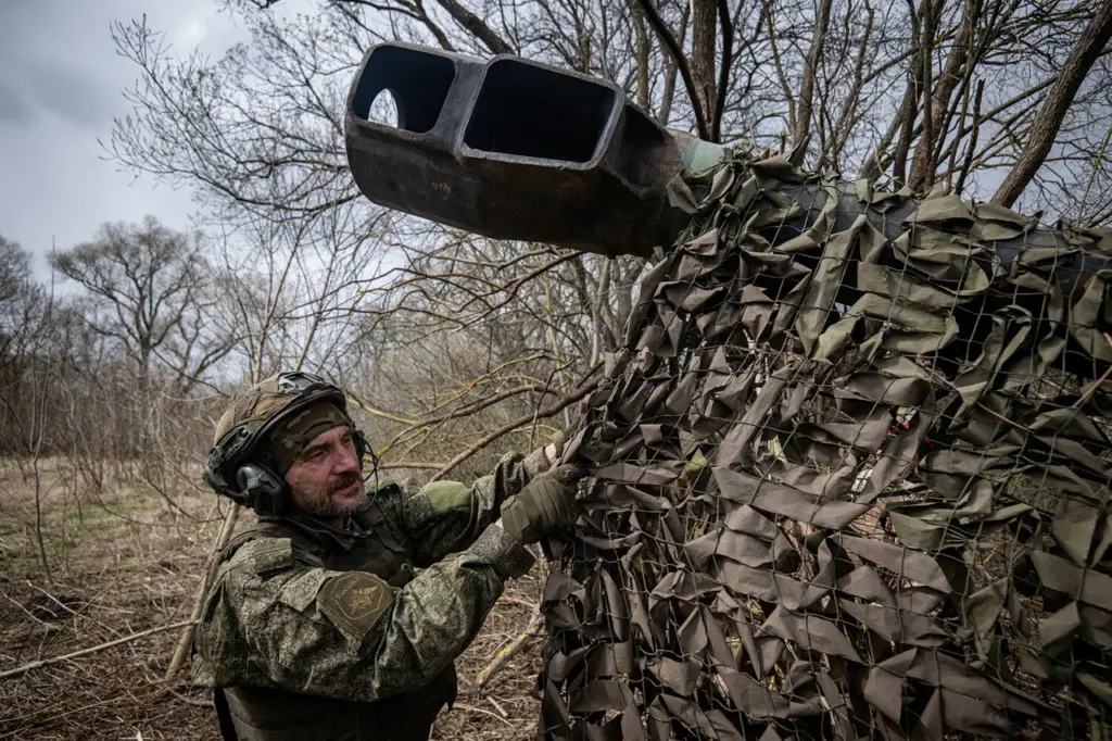 Exclusive: Russian Troops Make Strategic Advances North of Razdolnoye