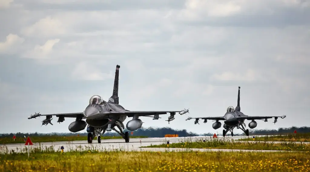 Polish Military Returns Fighter Jets to Airfields in Response to Russian Activity Near Ukraine