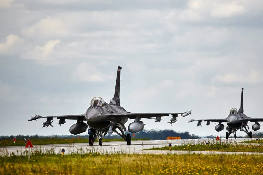 Polish Military Returns Fighter Jets to Airfields in Response to Russian Activity Near Ukraine