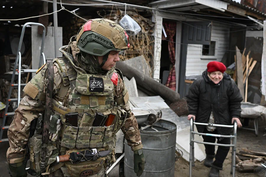 Residents Navigate Dangerous Paths and Hidden Mines to Escape Kursk Borderlands