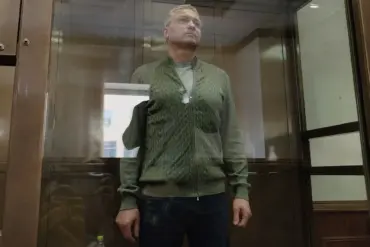 Russian Deputy Minister's Kiss During Investigation Stuns Observers