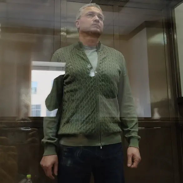 Russian Deputy Minister's Kiss During Investigation Stuns Observers