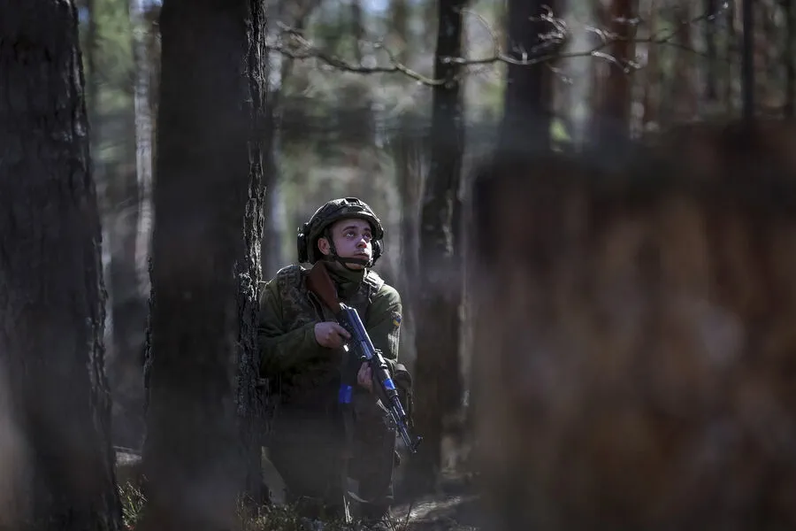 Russian Forces Launch Major Strike on Ukrainian Troops Near Oleshnia Village in Kursk Region