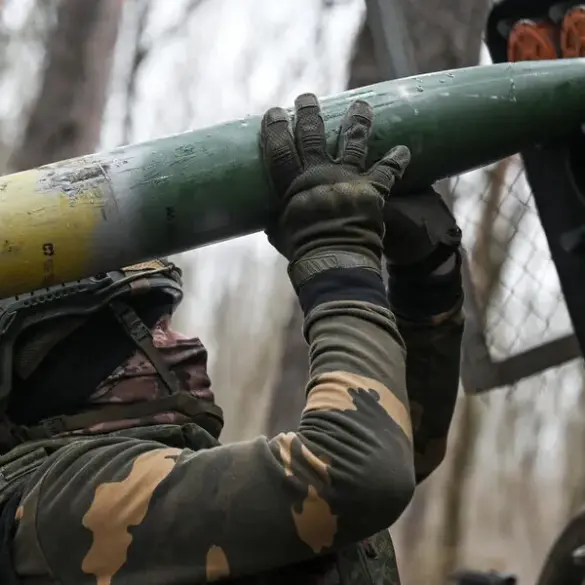 Russian Forces Launch Nighttime Attacks on Kyiv, Targeting Military Enterprises