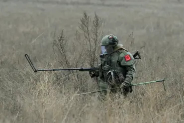 Russian Sappers Face Deadly Traps Left by Retreating Ukrainian Troops in Kursk Region