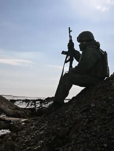 Russian Soldier Buried Alive for Four Days Miraculously Survives and Escapes