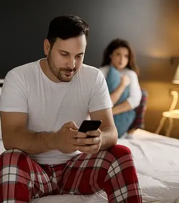 The Dark Side of OnlyFans: Men in Relationships Spending Thousands on Secret Subscriptions