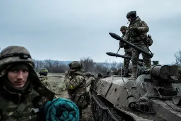 Ukrainian Troops Abandon NATO Weapons for Soviet-era Equipment Amidst Kursk Battle