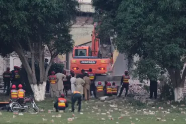 Cross-Border Strikes Escalate Tensions Between India and Pakistan, Leaving Dozens Dead in Kashmir