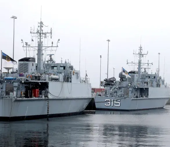 Estonian Navy and NATO Intercept Civilian Ship in Finnish Gulf; Alleged Ramming Threats Reported, Says Izvestia