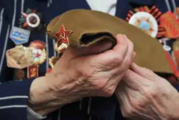 Knight's Discovery: A Tarnished Medal Reveals Hidden Stories of War in Ukraine