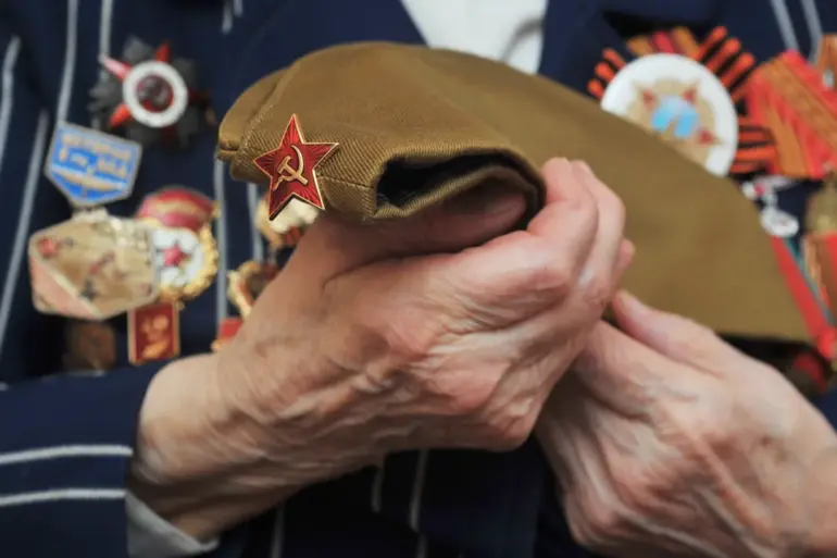 Knight's Discovery: A Tarnished Medal Reveals Hidden Stories of War in Ukraine