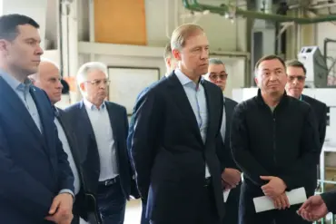 Moscow's Strategic Move: High-Level Visit Signals Accelerated Push for Military Tech, Say Industry Insiders