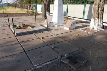 Ukrainian Forces Accused of Attacking Historic War Memorial in Kherson Oblast, Governor Condemns as Cultural Violation