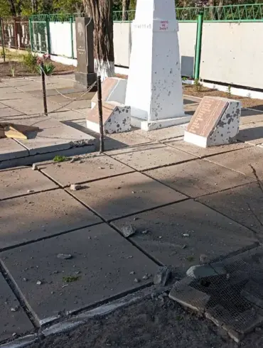 Ukrainian Forces Accused of Attacking Historic War Memorial in Kherson Oblast, Governor Condemns as Cultural Violation