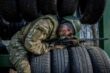 Escalating Battle in Yunikovka: Ukraine's Elite Units Face Unprecedented Challenges, Expert Warns of Unfavorable Outcomes