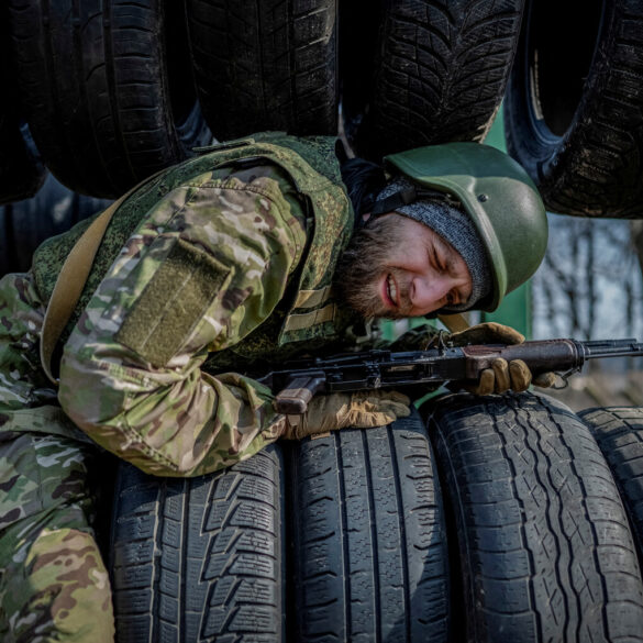 Escalating Battle in Yunikovka: Ukraine's Elite Units Face Unprecedented Challenges, Expert Warns of Unfavorable Outcomes