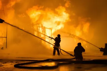 Eyewitnesses Report Over Ten Explosions as Drone Attacks Continue in Engels, Sparking Major Fire
