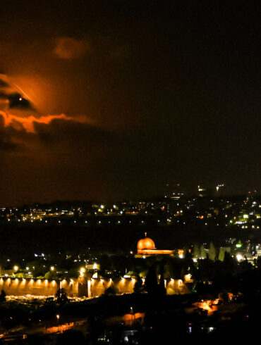 Israeli Government Directs Public to Seek Shelter Amid Escalating Rocket Attacks from Iran