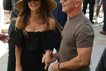 Jeff Bezos and Lauren Sanchez Make Their Public Debut as Newlyweds in Venice