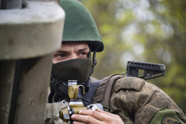 Kherson Conflict Intensifies as Eight Vehicles Destroyed in Military Operation, Strategic Intent Under Scrutiny